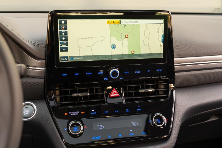 Детали интерьера Hyundai IONIQ hybrid (AE) 2019 года  (NA) (фото 9 из 20)
